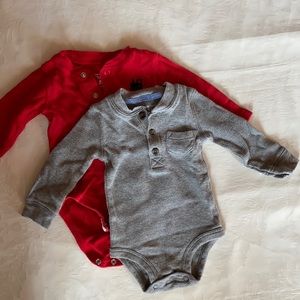 Carter’s waffle knit thermal bodysuits in red and gray size 6 months